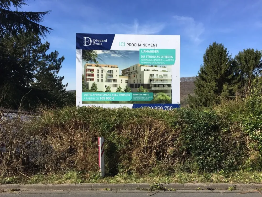 Enseigne publicitaire près de La Somme